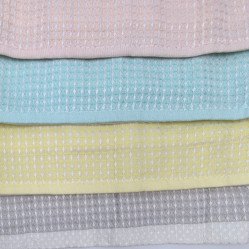 Warm thank-you gifts, gifts from classmates,High end pure cotton small square towel bath ball care set, thank you gift box for her