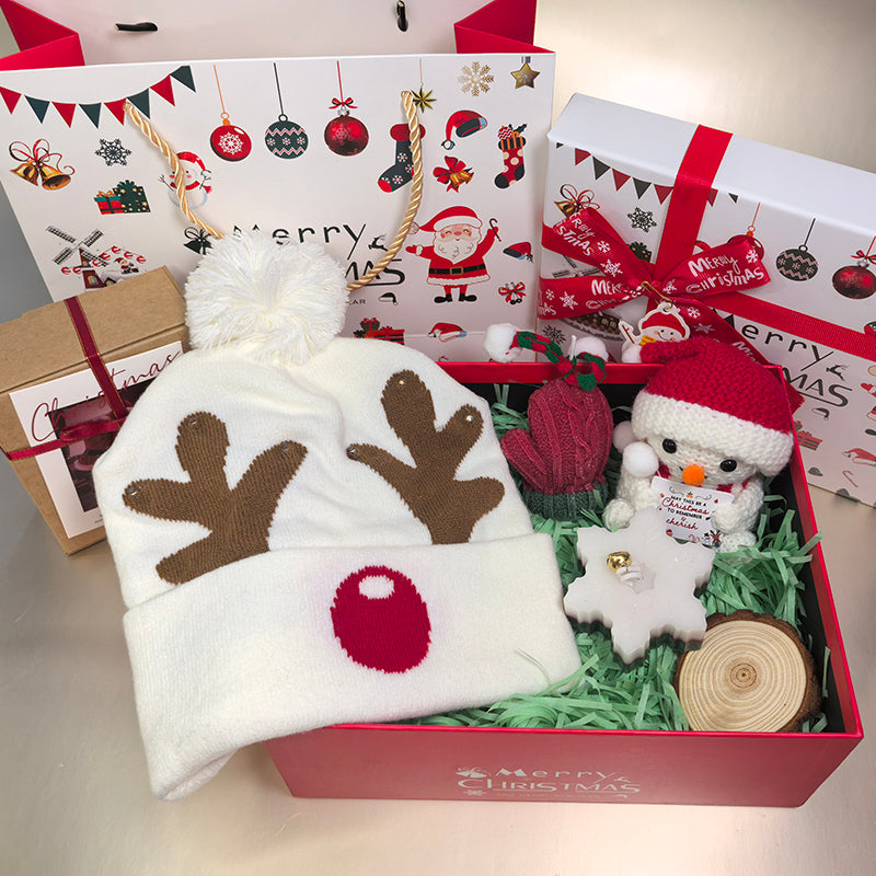 Christmas gift box set, desktop cute crochet toy ornament, Christmas hat with white LED light, creative glove design, aromatherapy candle for friends, relatives, children, boys and girls, New Year gift box