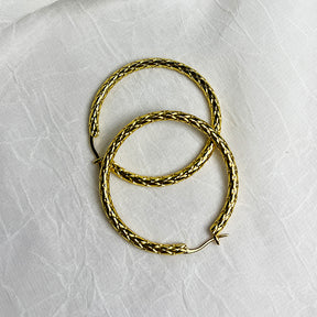 European and American metal diamond grid pattern sparkling and exaggerated large circle earrings with circles, women's light luxury high-end earrings, silver pleated earrings, women's light luxury niche unique design, high-end ear buckle earrings, 20