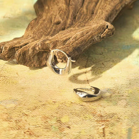 Metal ring ear clasps, simple and cool style earrings, female fashion temperament, versatile earrings, high sense, send her to friends, send sisters small lucky gifts, Thanksgiving gift box