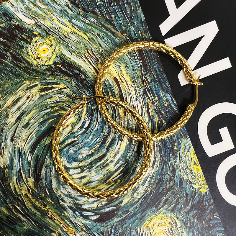 European and American metal diamond grid pattern sparkling and exaggerated large circle earrings with circles, women's light luxury high-end earrings, silver pleated earrings, women's light luxury niche unique design, high-end ear buckle earrings, 20