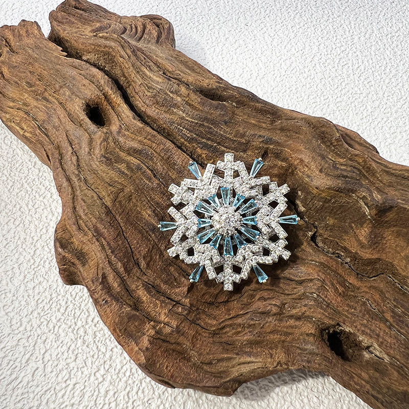 Lucky Pin Gift button, autumn and winter clothing, with rotatable snowflake brooch, fashionable and exquisite clothing accessories, gifts for friends, gifts for sisters, gifts for her