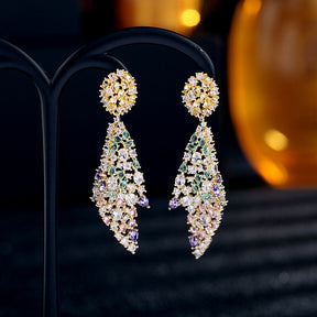 European and American Heavy Industry Color Zirconia Earrings Exaggerated Personality Irregular Zirconia Earrings for Women 925 Silver Needle Conch Earrings Fashionable and Exquisite Popular Clothing Evening Gifts Dress Versatile Shining Feather Shape