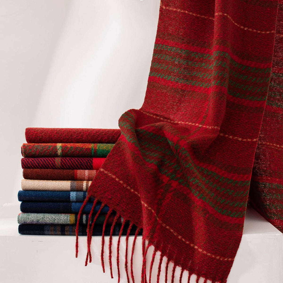 Autumn and winter red Christmas plaid scarf women's atmosphere sense of high-end imitation cashmere winter warm shawl scarf wholesale