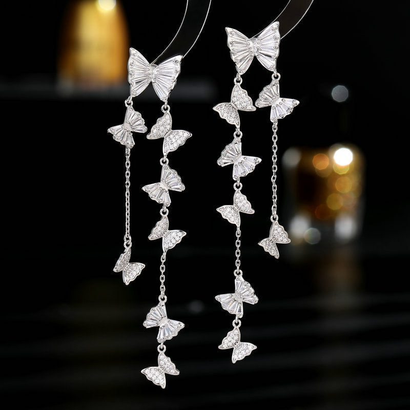 European and American Heavy Industry Color Zirconia Earrings Exaggerated Personality Irregular Zirconia Earrings for Women 925 Silver Needle Conch Earrings Fashionable and Exquisite Popular Clothing Evening Gifts Dress Versatile Shining Feather Shape