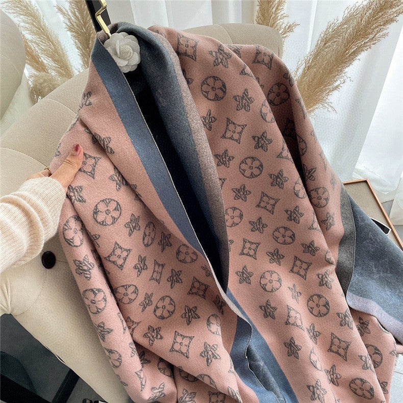 Cashmere scarves for women are fashionable in autumn and winter. Long necklaces with air conditioning shawls can keep warm on both sides. European and American styles are suitable for relatives. Warm winter gifts for sisters. Birthday gifts for Thank