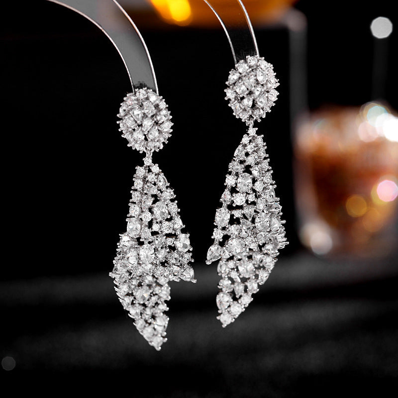 European and American Heavy Industry Color Zirconia Earrings Exaggerated Personality Irregular Zirconia Earrings for Women 925 Silver Needle Conch Earrings Fashionable and Exquisite Popular Clothing Evening Gifts Dress Versatile Shining Feather Shape