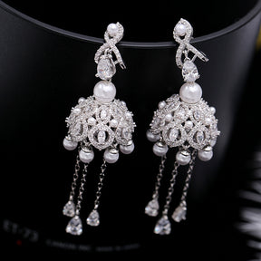 European and American Heavy Industry Color Zirconia Earrings Exaggerated Personality Irregular Zirconia Earrings for Women 925 Silver Needle Conch Earrings Fashionable and Exquisite Popular Clothing Evening Gifts Dress Versatile Shining Feather Shape