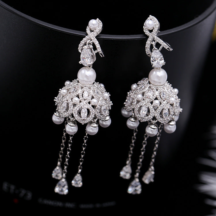 European and American Heavy Industry Color Zirconia Earrings Exaggerated Personality Irregular Zirconia Earrings for Women 925 Silver Needle Conch Earrings Fashionable and Exquisite Popular Clothing Evening Gifts Dress Versatile Shining Feather Shape