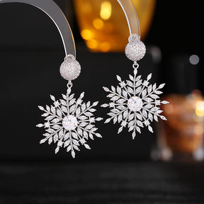 Euramerican colored zircon earrings Elegant fashion temperament light luxury senior sense women's earrings Christmas snowflake earrings to send your friends to send her jewelry sisters birthday gift red white blue snowflake shaped earrings gift box