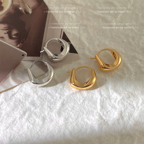 Metal ring ear clasps, simple and cool style earrings, female fashion temperament, versatile earrings, high sense, send her to friends, send sisters small lucky gifts, Thanksgiving gift box