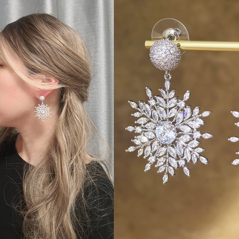 Euramerican colored zircon earrings Elegant fashion temperament light luxury senior sense women's earrings Christmas snowflake earrings to send your friends to send her jewelry sisters birthday gift red white blue snowflake shaped earrings gift box