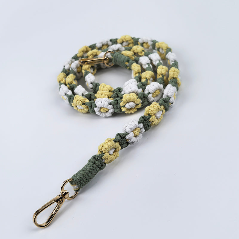 warm thank-you gift, friend gift, sisters gift, classmate gift, gift for family and relatives, birthday gift Hand woven small daisy yarn potted plant as a commemorative gift for teachers and friends