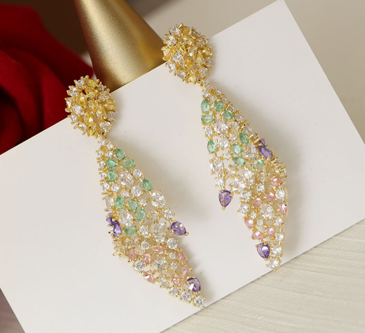European and American Heavy Industry Color Zirconia Earrings Exaggerated Personality Irregular Zirconia Earrings for Women 925 Silver Needle Conch Earrings Fashionable and Exquisite Popular Clothing Evening Gifts Dress Versatile Shining Feather Shape