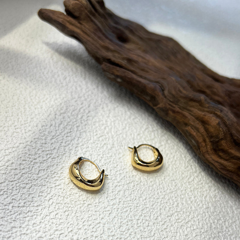 Metal ring ear clasps, simple and cool style earrings, female fashion temperament, versatile earrings, high sense, send her to friends, send sisters small lucky gifts, Thanksgiving gift box