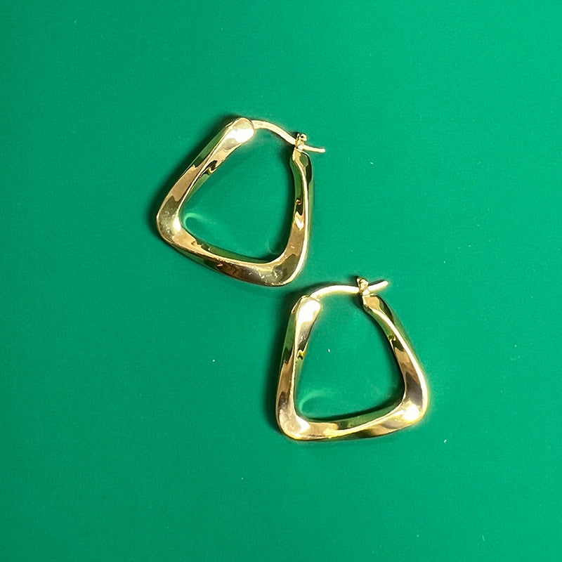 European and American metal diamond grid pattern sparkling and exaggerated large circle earrings with circles, women's light luxury high-end earrings, silver pleated earrings, women's light luxury niche unique design, high-end ear buckle earrings, 20