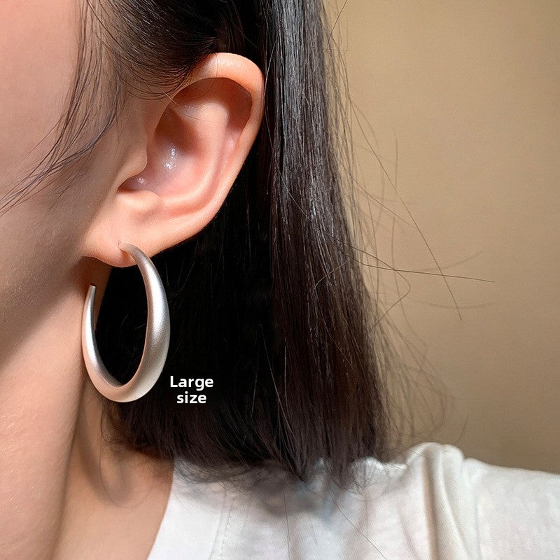 Women's Latest Earrings Moon shaped Round Earrings Silver Needle Retro Gold Silver Premium Fine Small Plain Rings Big Earrings Ring Girl Simple and Generous Earrings Earrings Earrings Earrings Give Yourself a Gift to a Friend A Gift to a sisters For